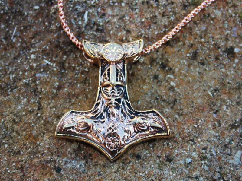 Bronze Thorhammer mit Raben und Vegvisir